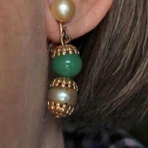 CELEBRITY vintage jade & pearl clip earrings